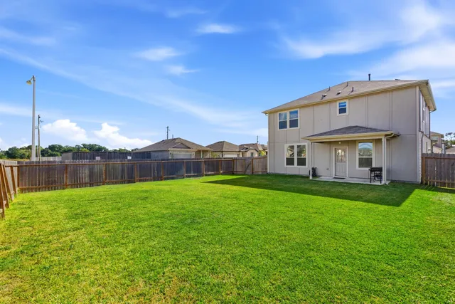 $2,350 | 343 Paso Fino Drive, Alvin, TX 77511