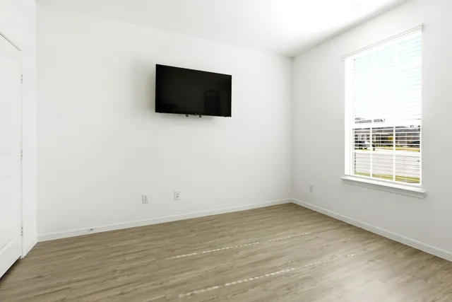 $2,350 | 343 Paso Fino Drive, Alvin, TX 77511