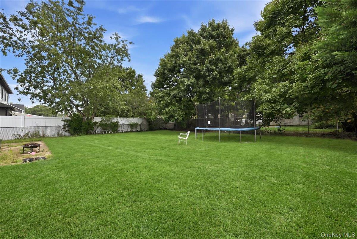 1095 Huckleberry Road Bellmore, NY 11710 - Photo 20 of 23 Gallery Image 20