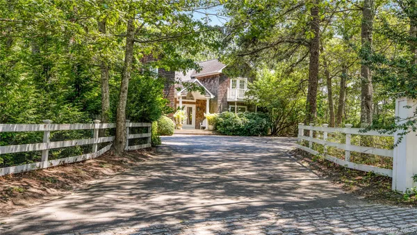 $2,999,000 | 9 Rosebud Lane, East Quogue, NY 11942
