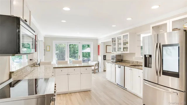 $2,999,000 | 9 Rosebud Lane, East Quogue, NY 11942
