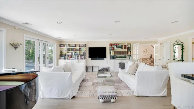 $2,999,000 | 9 Rosebud Lane, East Quogue, NY 11942