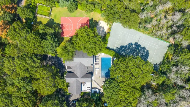 $2,999,000 | 9 Rosebud Lane, East Quogue, NY 11942