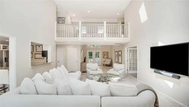 $2,999,000 | 9 Rosebud Lane, East Quogue, NY 11942