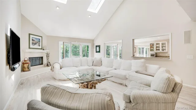 $2,999,000 | 9 Rosebud Lane, East Quogue, NY 11942