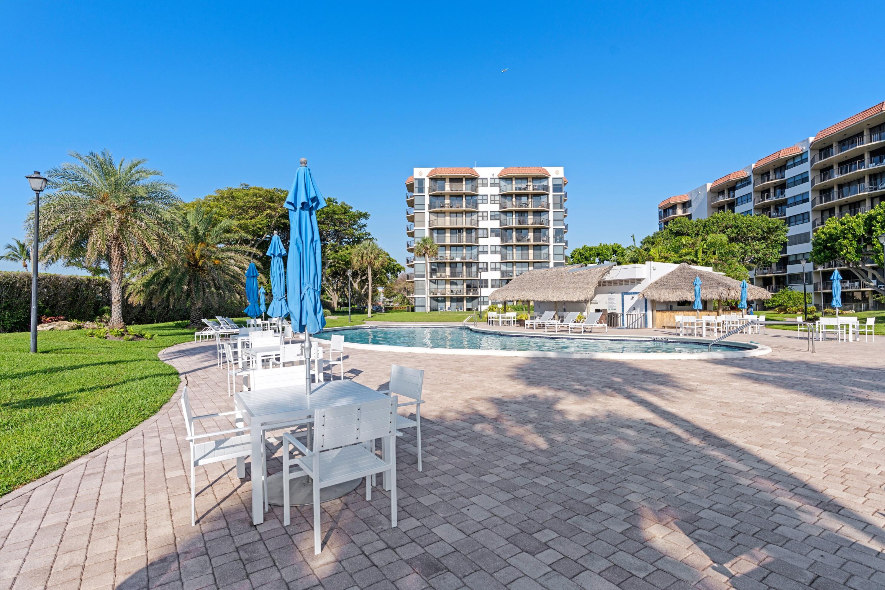 899 Jeffery Street, Unit 112 Boca Raton, FL 33487 - Photo 16 of 33 a view of a building with garden and sitting area