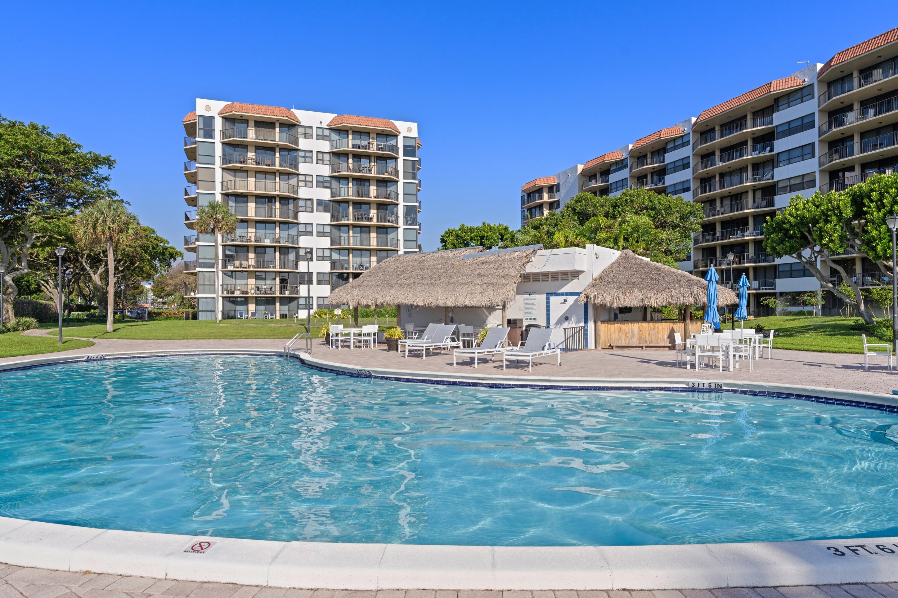 899 Jeffery Street, Unit 112 Boca Raton, FL 33487 - Photo 17 of 33 a view of building with yard in front of it