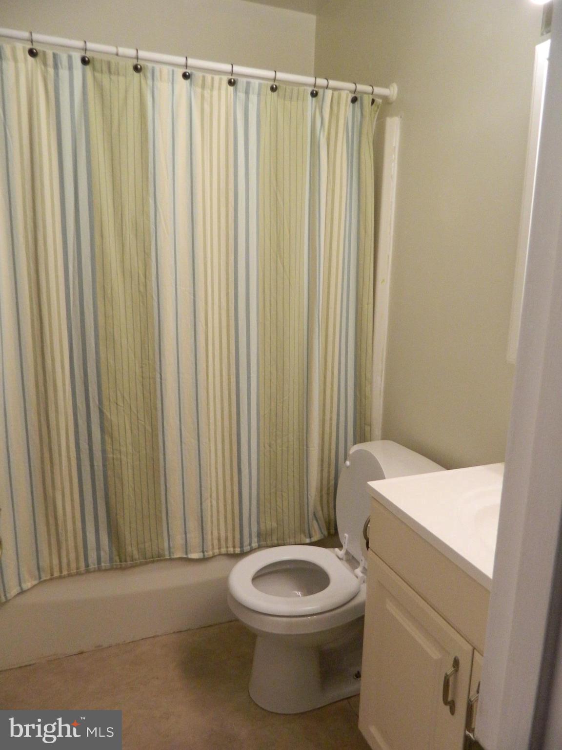 237 Pulte Road Lancaster, PA 17601 - Photo 18 of 28 Bathroom