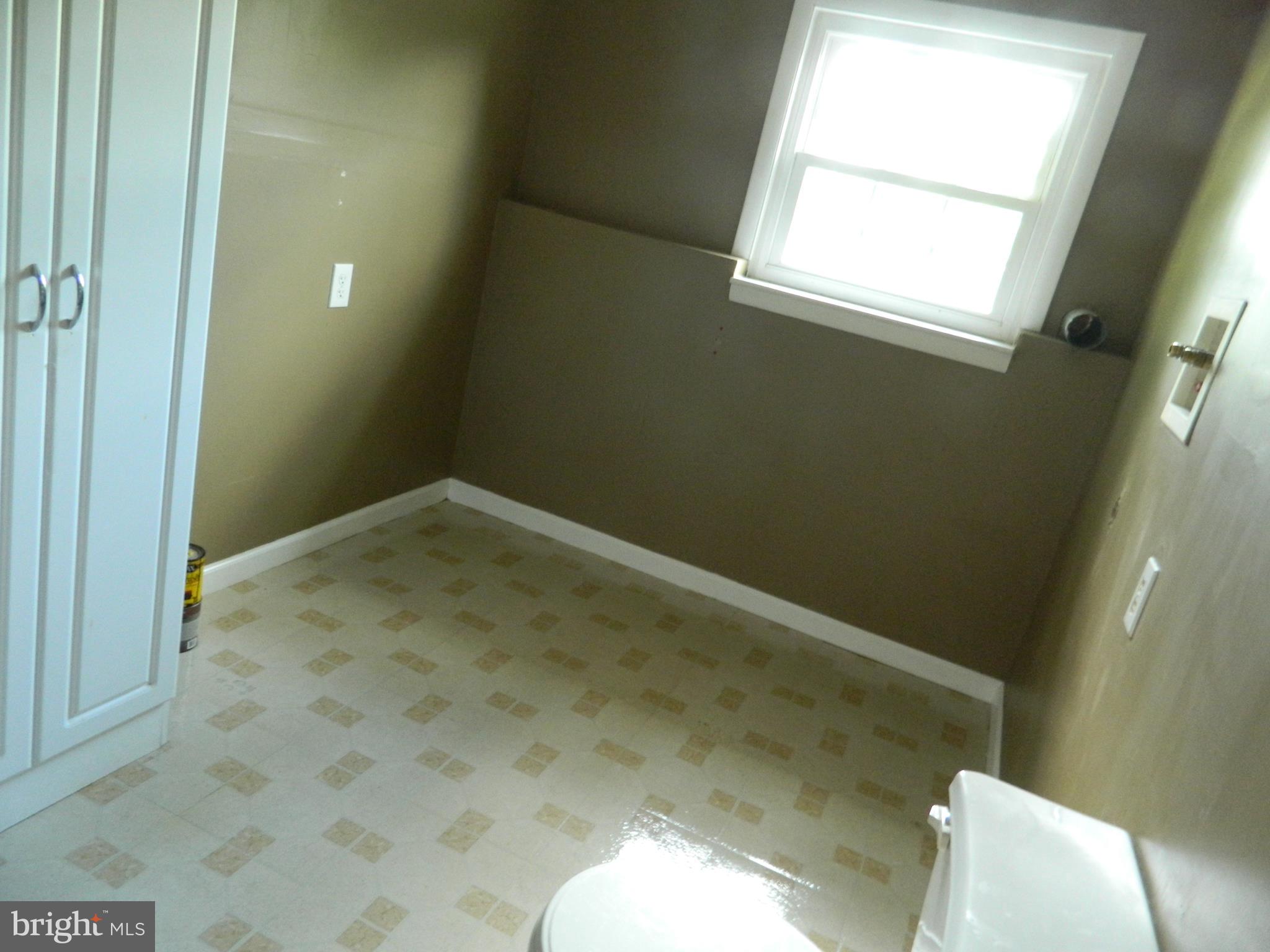 237 Pulte Road Lancaster, PA 17601 - Photo 26 of 28 Bathroom/Laundry Room Lower