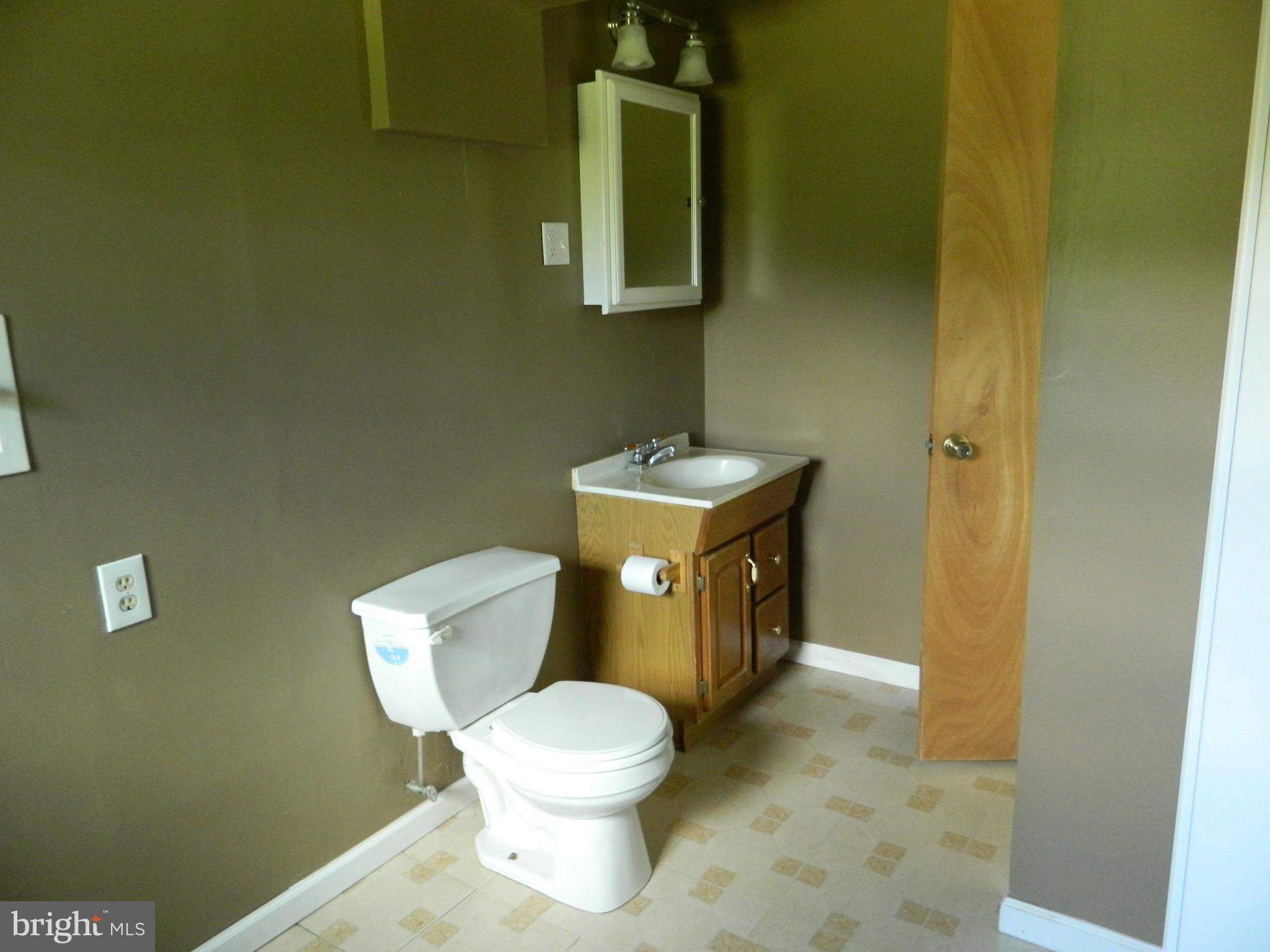 237 Pulte Road Lancaster, PA 17601 - Photo 27 of 28 Bathroom/Laundry Room Lower