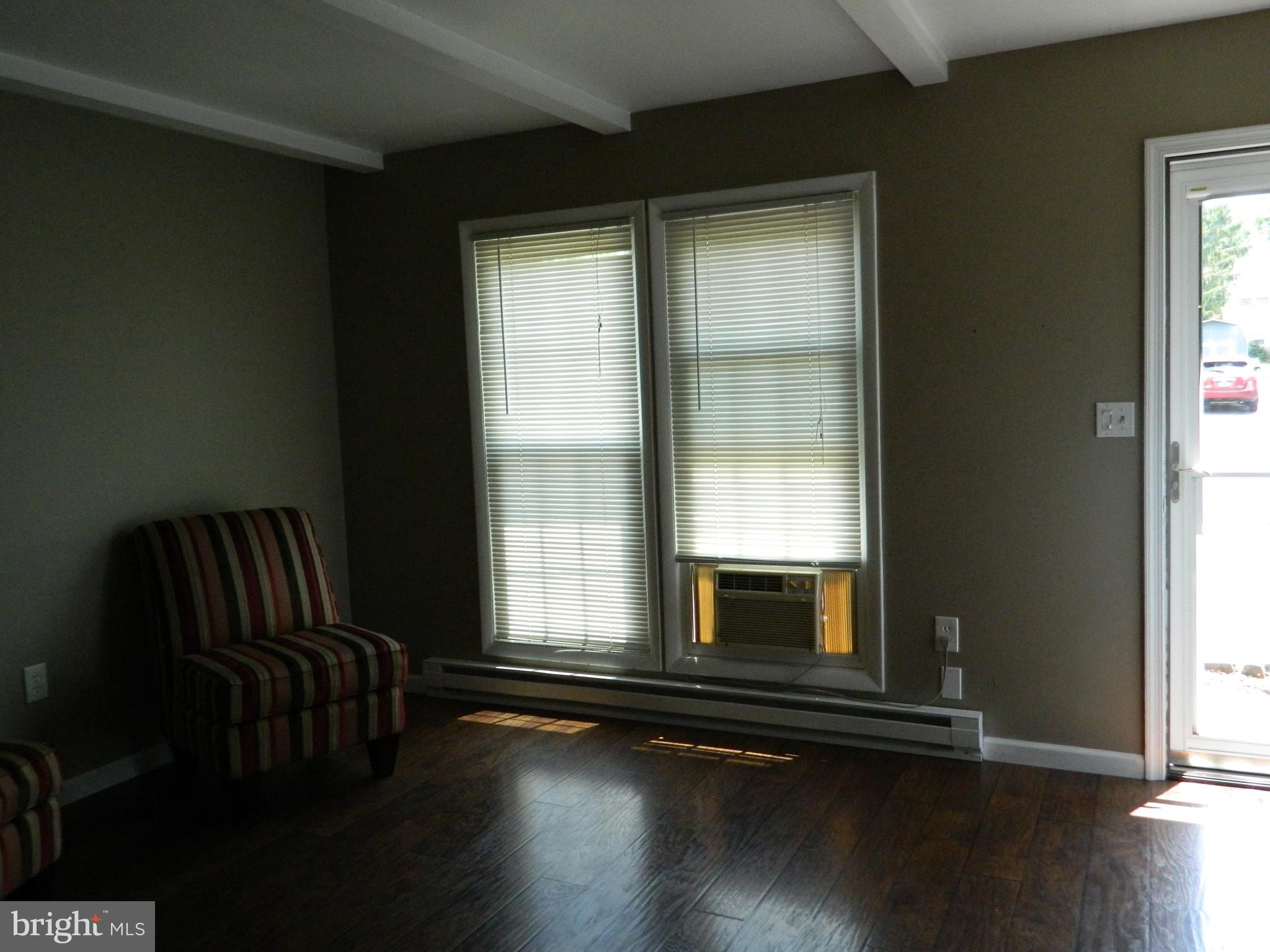 237 Pulte Road Lancaster, PA 17601 - Photo 8 of 28 Living Room