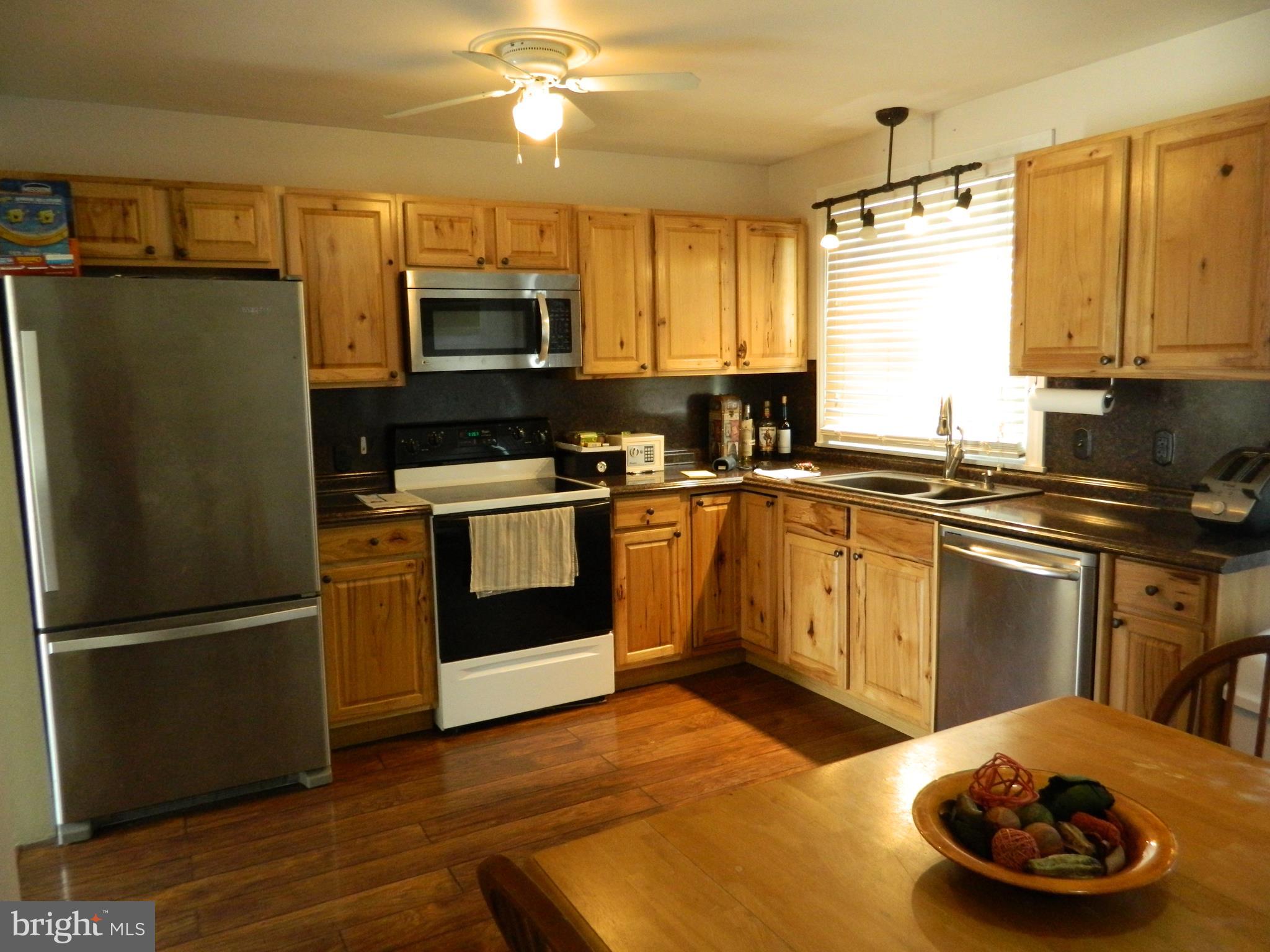 237 Pulte Road Lancaster, PA 17601 - Photo 9 of 28 Kitchen