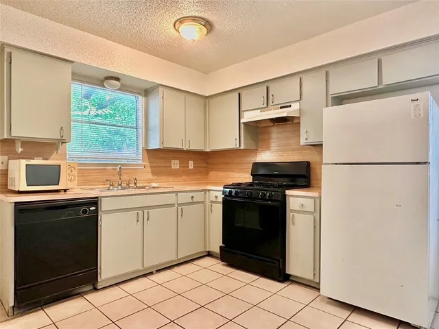 $1,099 | 1322 Southport Drive, Unit C, Austin, TX 78704