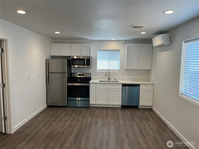 $550,000 | 5225 South J Street, Tacoma, WA 98408