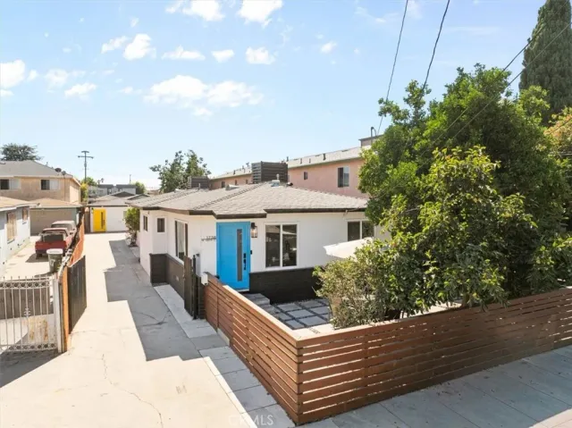 a view of a house with backyard and deck