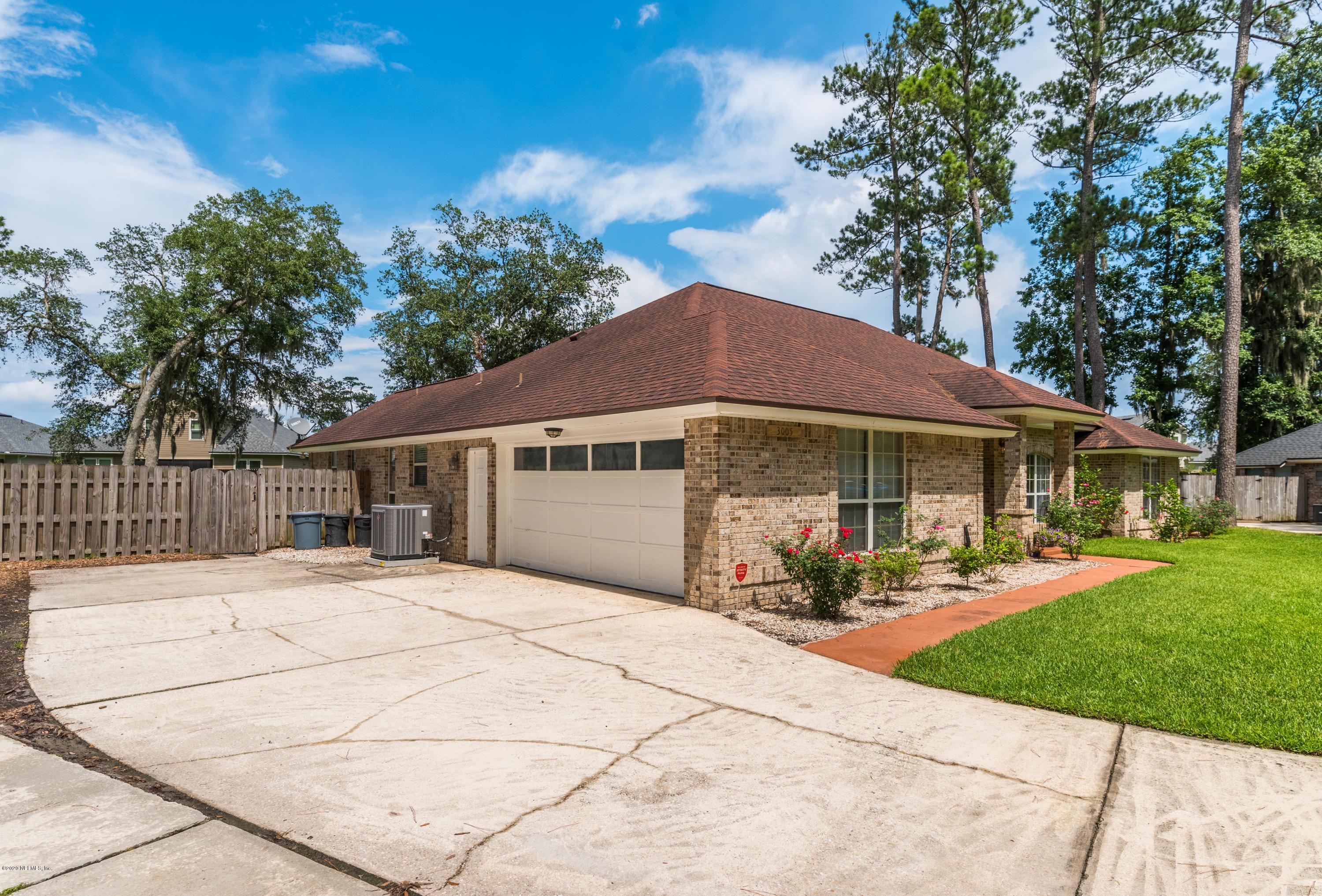 3005 Nautilus Road Middleburg, FL 32068 - Photo 4 of 38 Side Entry Garage