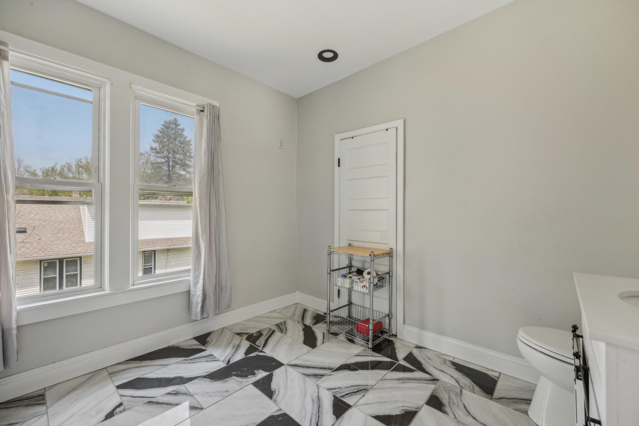 5312 North 36th Street Milwaukee, WI 53209 - Photo 11 of 16 22-web-or-mls-N 36th St-1605-022