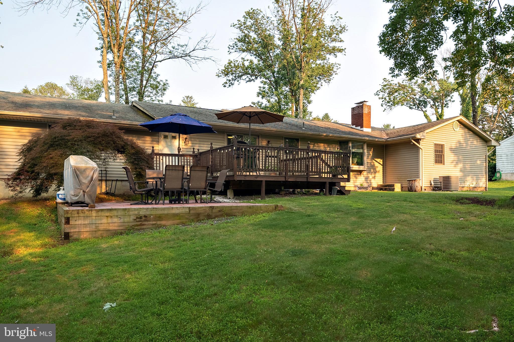 76 Lochatong Road Ewing, NJ 08628 - Photo 29 of 33 Patio & Deck