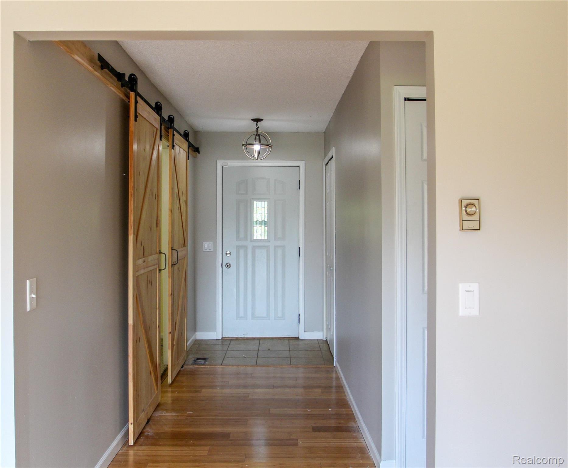 Foyer-2.jpg