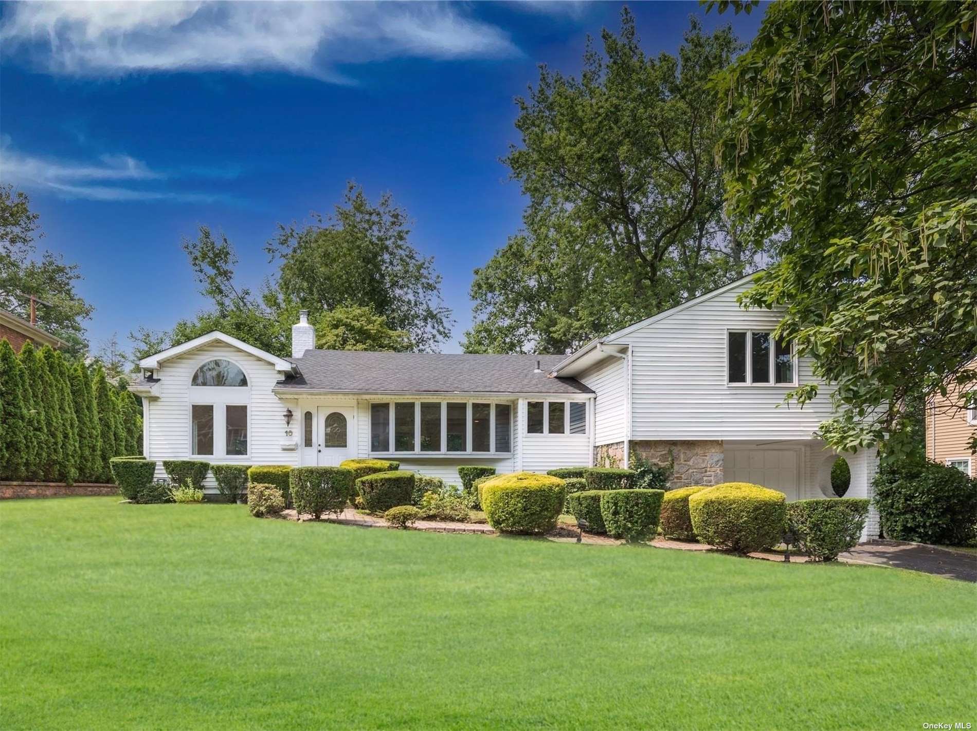 10 Oaks Hunt Road Great Neck, NY 11020 - Photo 1 of 1