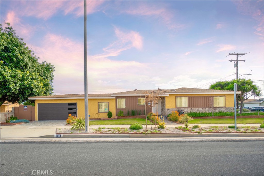 828 East Rosecrans Ave