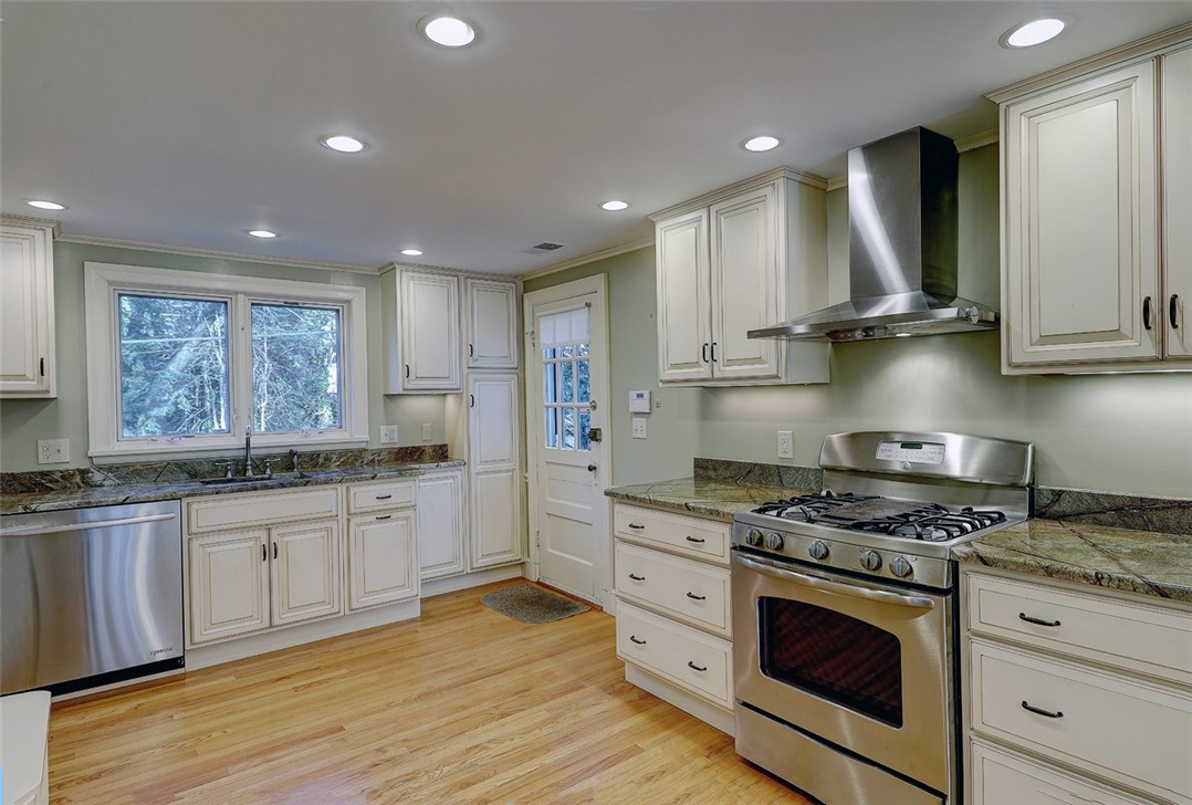 18 Heatherland Road Newton, MA 02461 - Photo 17 of 37