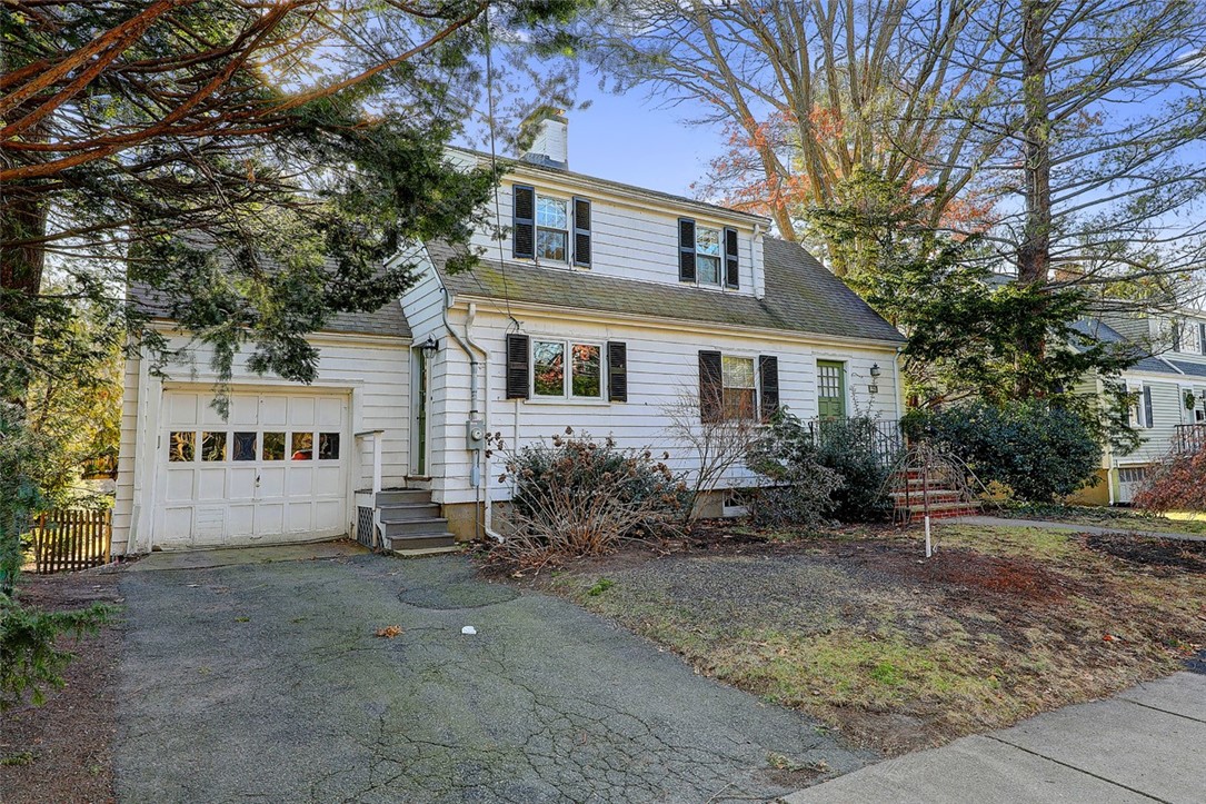 18 Heatherland Road Newton, MA 02461 - Photo 2 of 37
