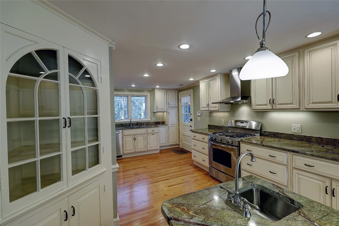 18 Heatherland Road Newton, MA 02461 - Photo 23 of 37