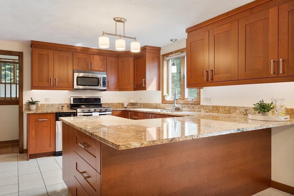 30 Parker Road Dracut, MA 01826 - Photo 7 of 31
