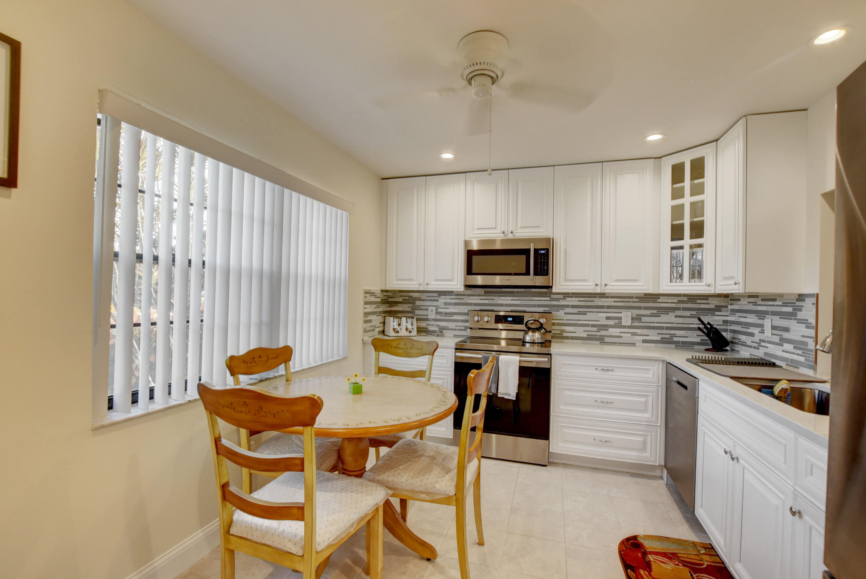 23471 Barlake Drive Boca Raton, FL 33433 - Photo 6 of 26 NEW CUSTOM CABINETS
