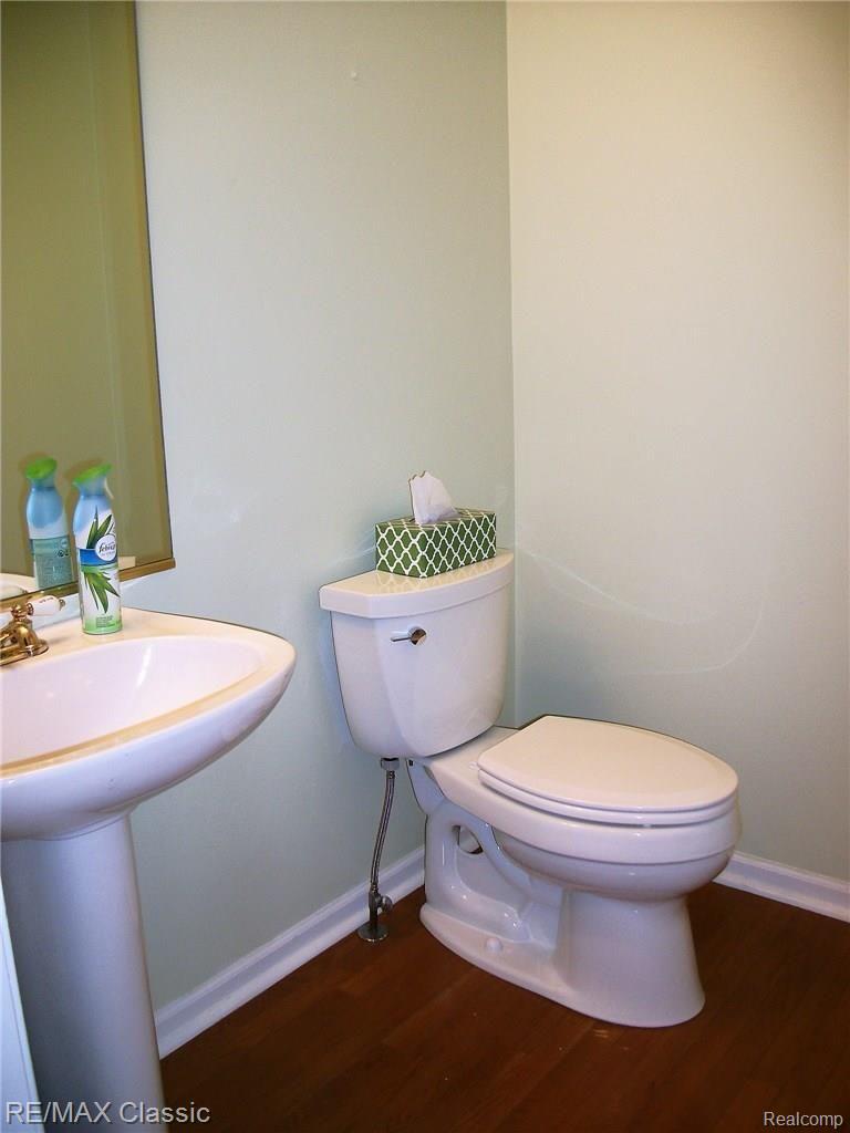 905 Loggers Circle Rochester, MI 48307 - Photo 24 of 36 103_1980.jpg