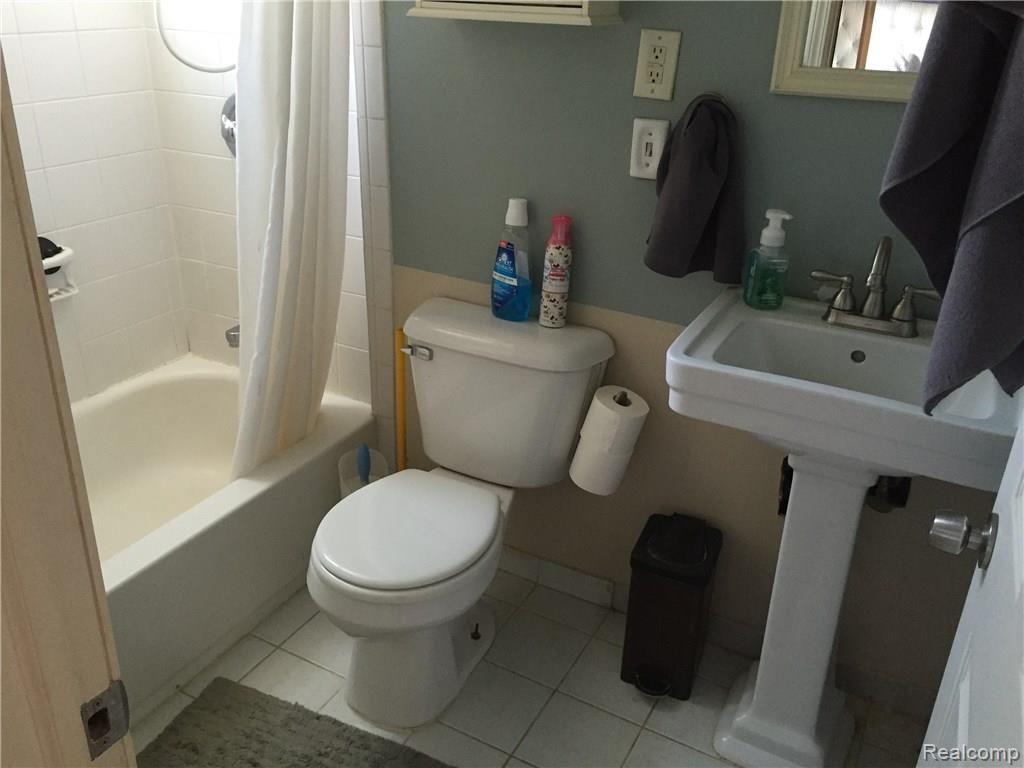 131 Rexton Street Novi, MI 48377 - Photo 17 of 29 131 Rexton 013.jpg