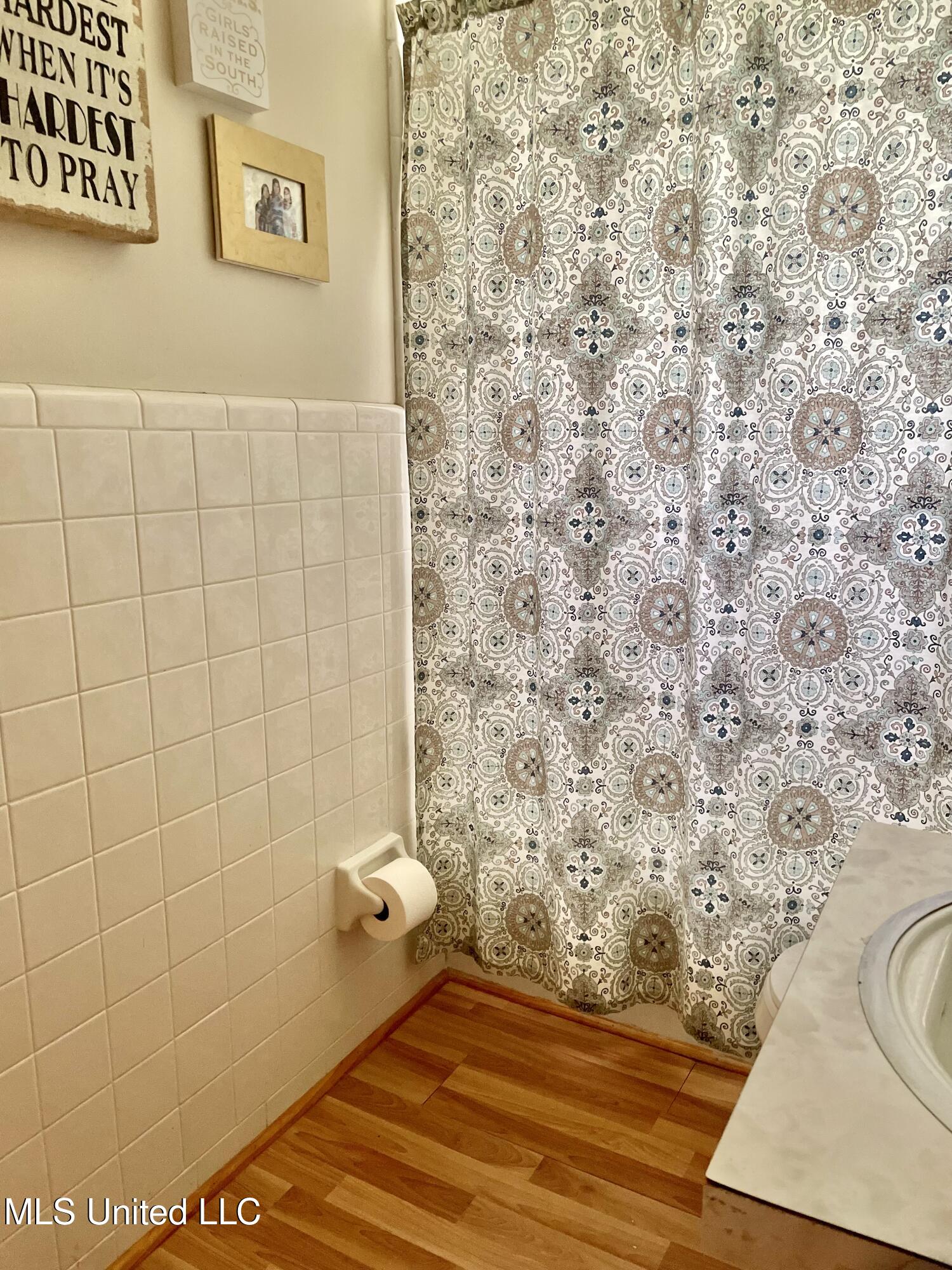 302 Mulberry Lane Quitman, MS 39355 - Photo 6 of 8 Upstairs bath