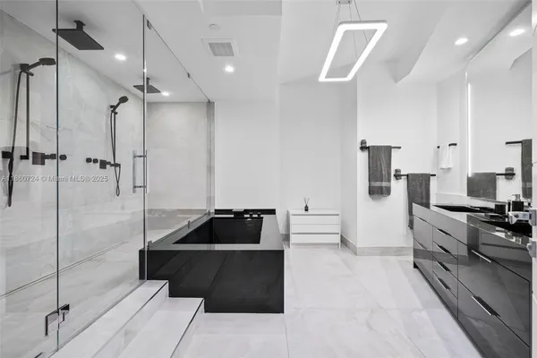 $28,000 | 18555 Collins Avenue, Unit 2105, Sunny Isles Beach, FL 33160