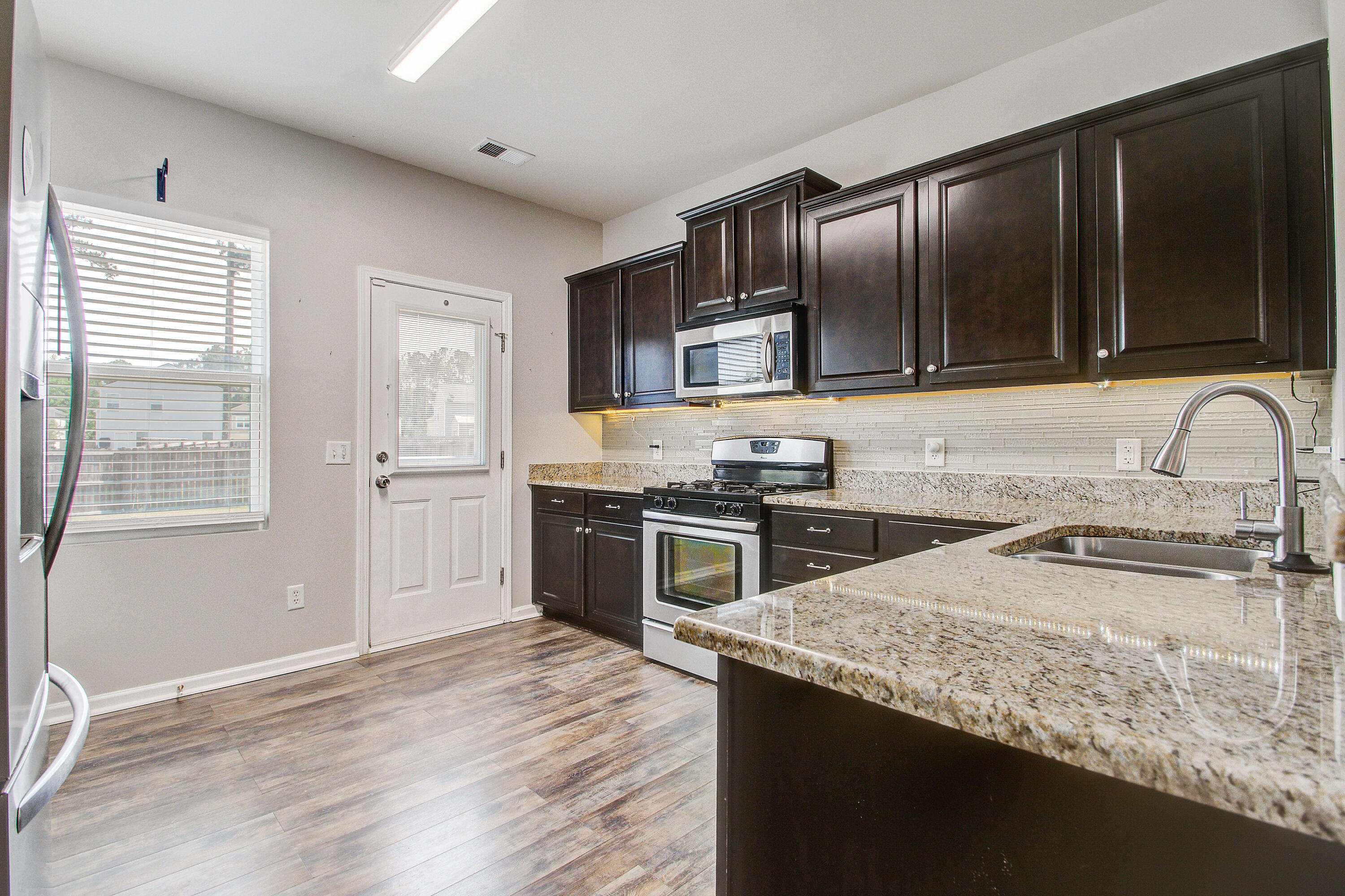 411 Ridgedale Road Summerville, SC 29486 - Photo 9 of 32 411 (9)