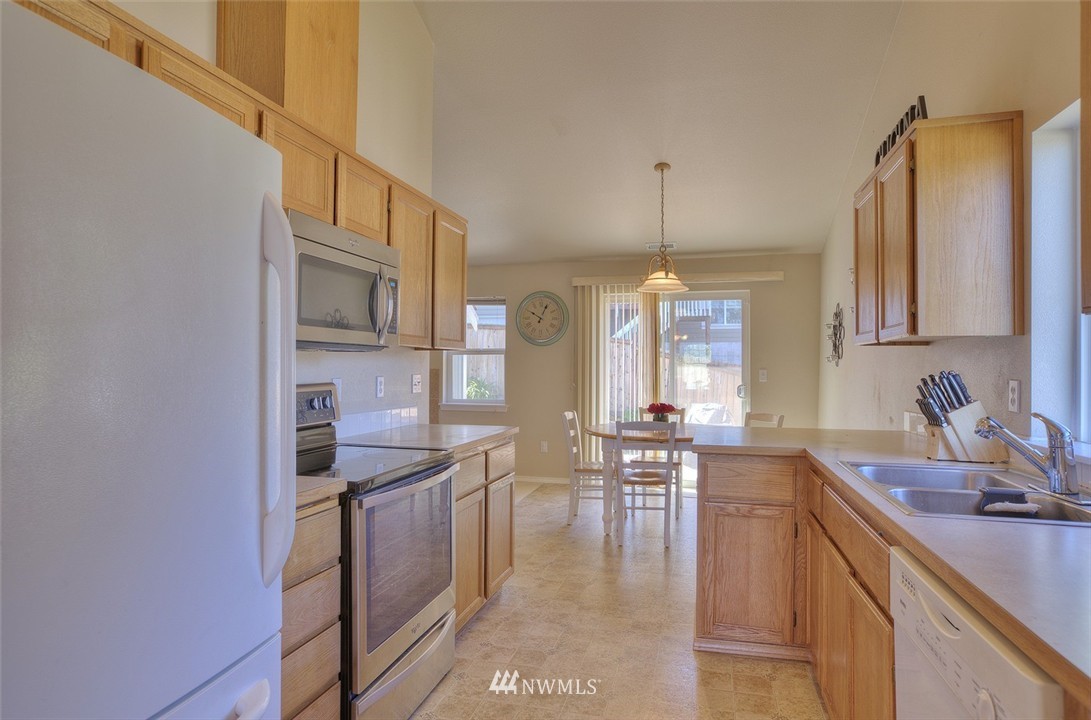 14525 Southeast 188 Way Renton, WA 98058 - Photo 4 of 17 Gallery Image 4