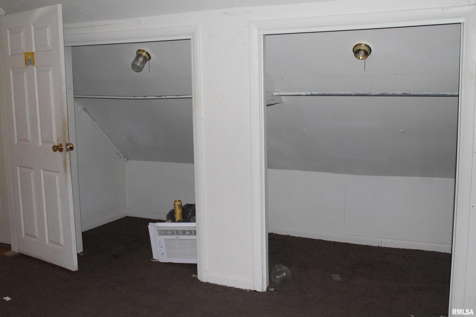 502 West Freeman Street, Unit 1 Carbondale, IL 62901 - Photo 13 of 17 a view of an empty room