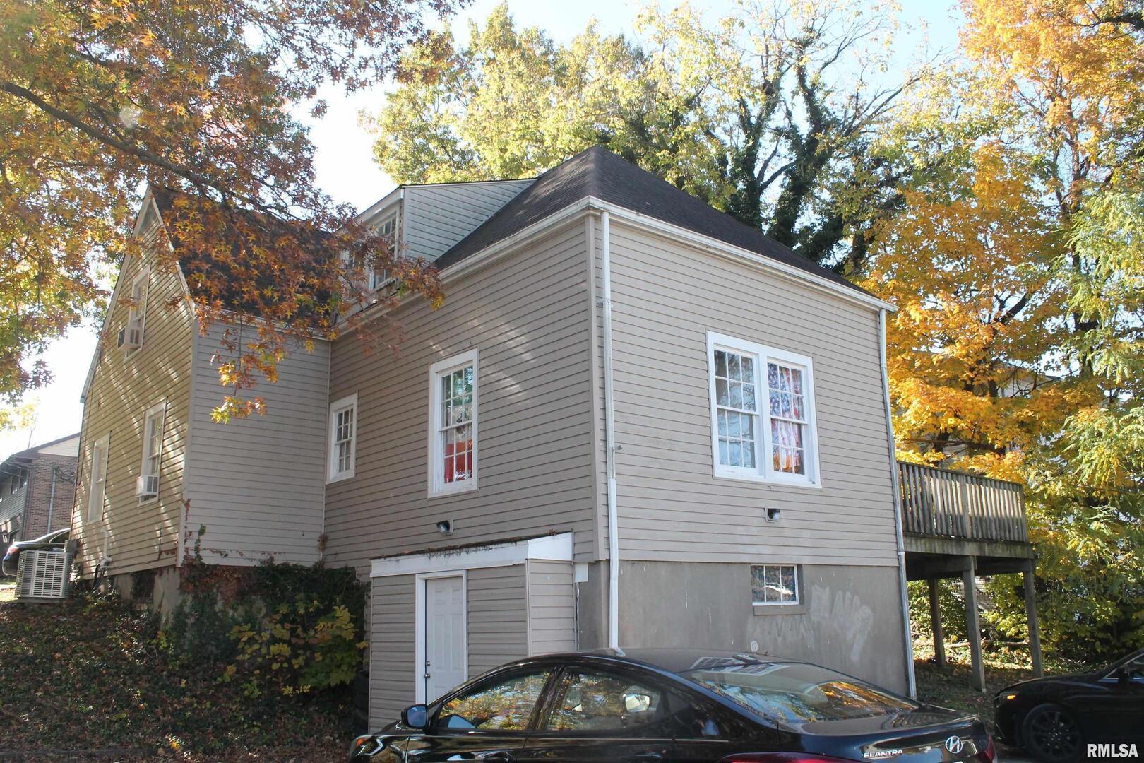 502 West Freeman Street, Unit 1 Carbondale, IL 62901 - Photo 4 of 17 a front view of a house with yard