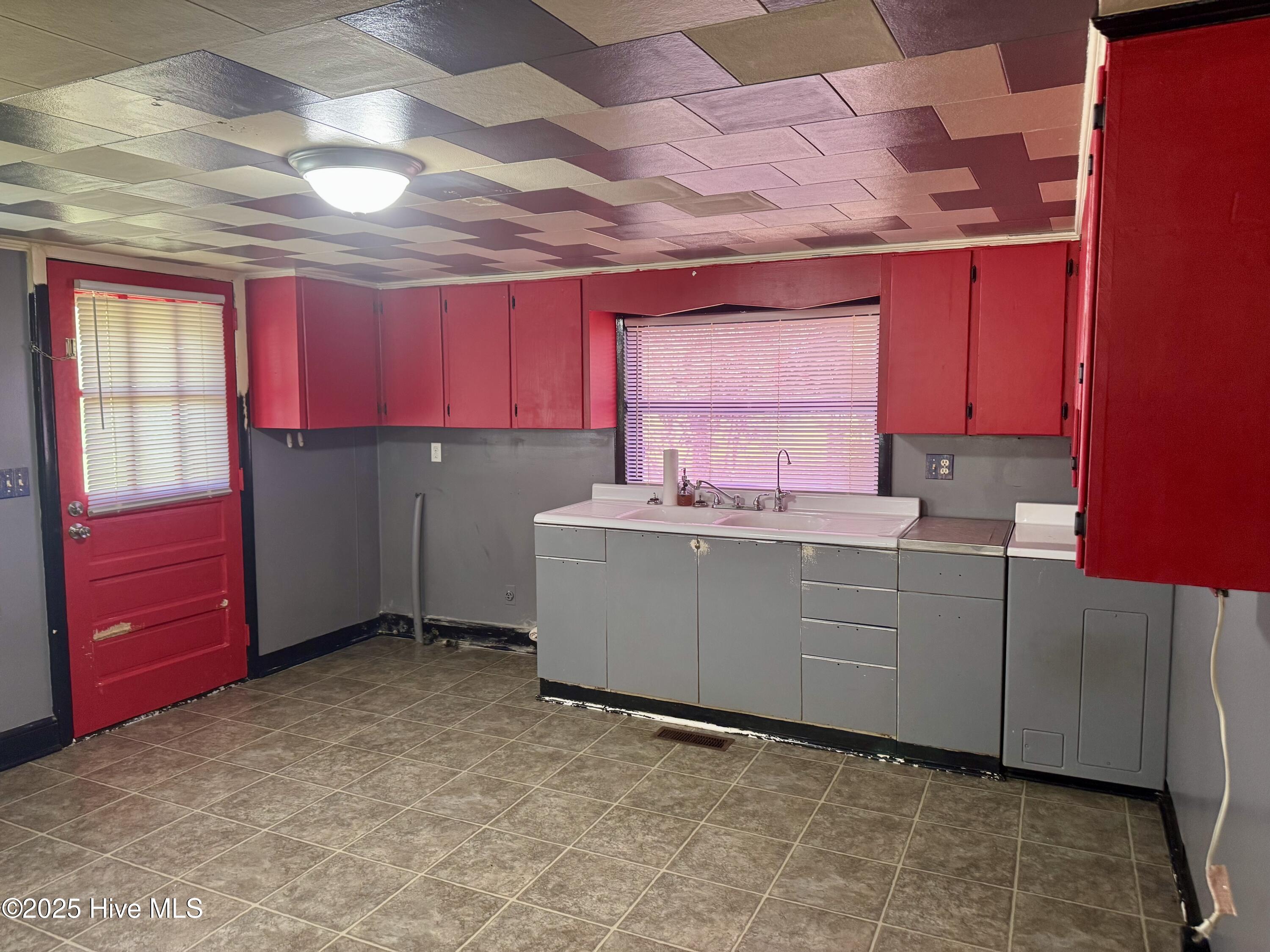 2557 Dudley Road Newton Grove, NC 28366 - Photo 17 of 39 kitchen