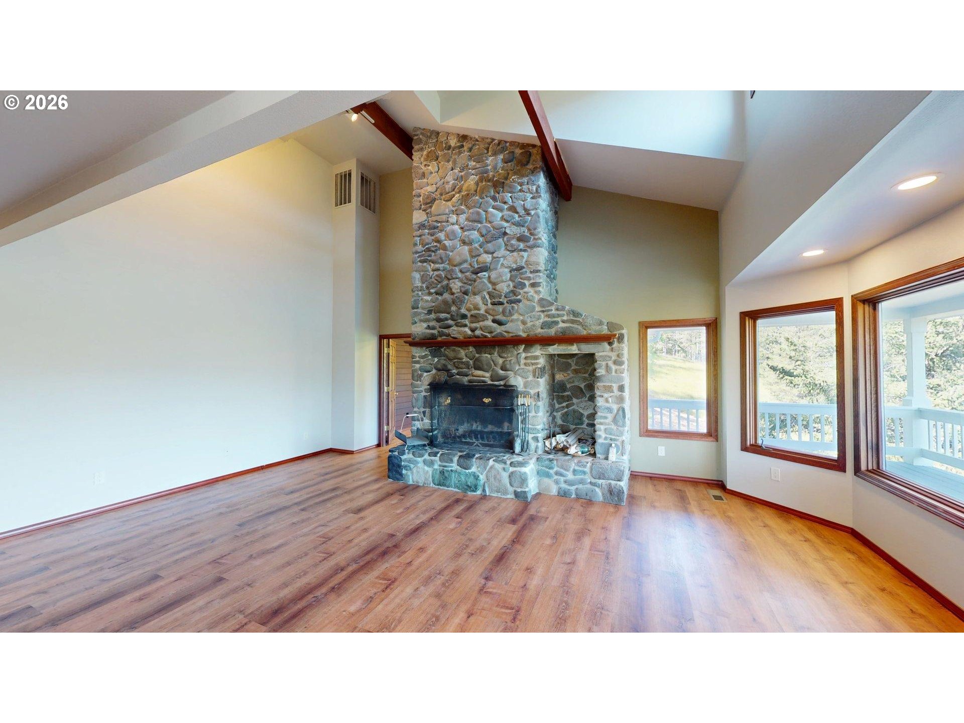 95822 Quail Mountain Road Gold Beach, OR 97444 - Photo 8 of 48 Living Room