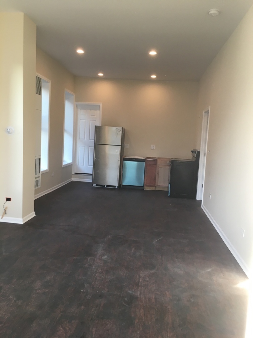 321 West 24th Street, Unit 2R Chicago, IL 60616 - Photo 11 of 14