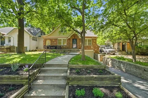 $340,000 | 415 East 70th Street, Kansas City, MO 64131