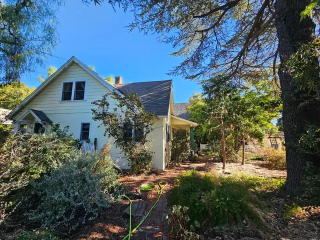 a house view with a outdoor space