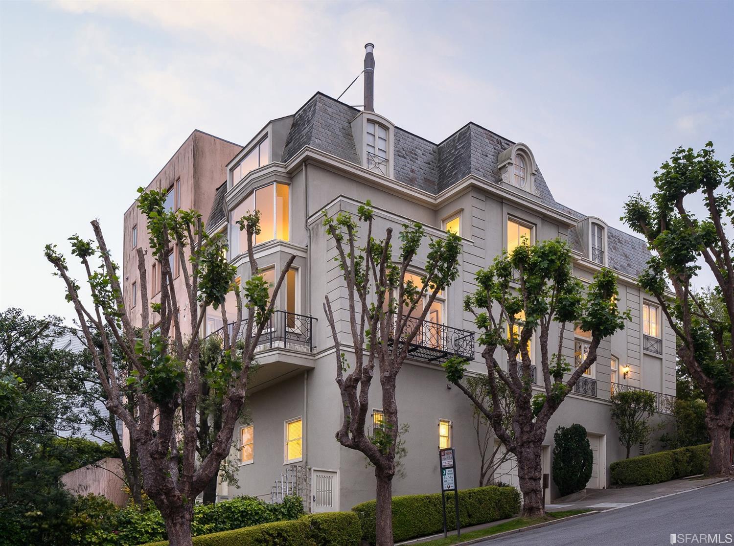 3498 Jackson Street San Francisco, CA 94118 - Photo 38 of 38 a front view of a house with garden