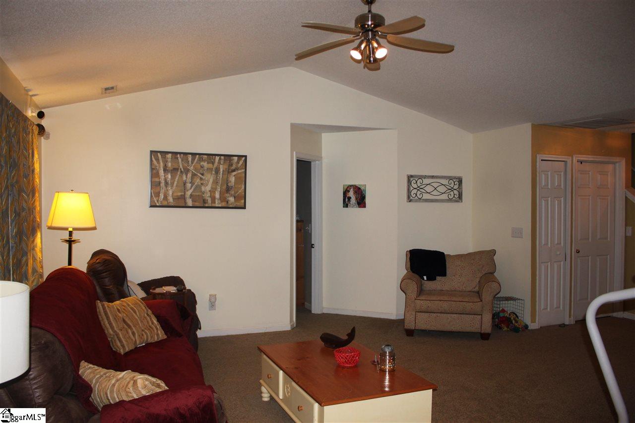208 Rivereen Way Simpsonville, SC 29680 - Photo 3 of 12 Gallery Image 3