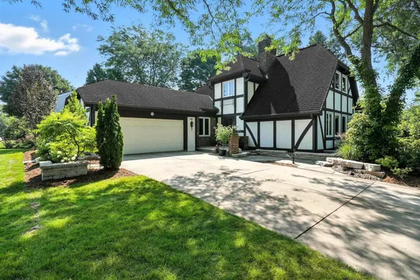 $700,000 | 1908 Bobolink Avenue, Grafton, WI 53024
