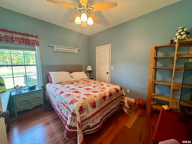 $349,900 | 17794 East Fairfield Road, Mount Vernon, IL 62864