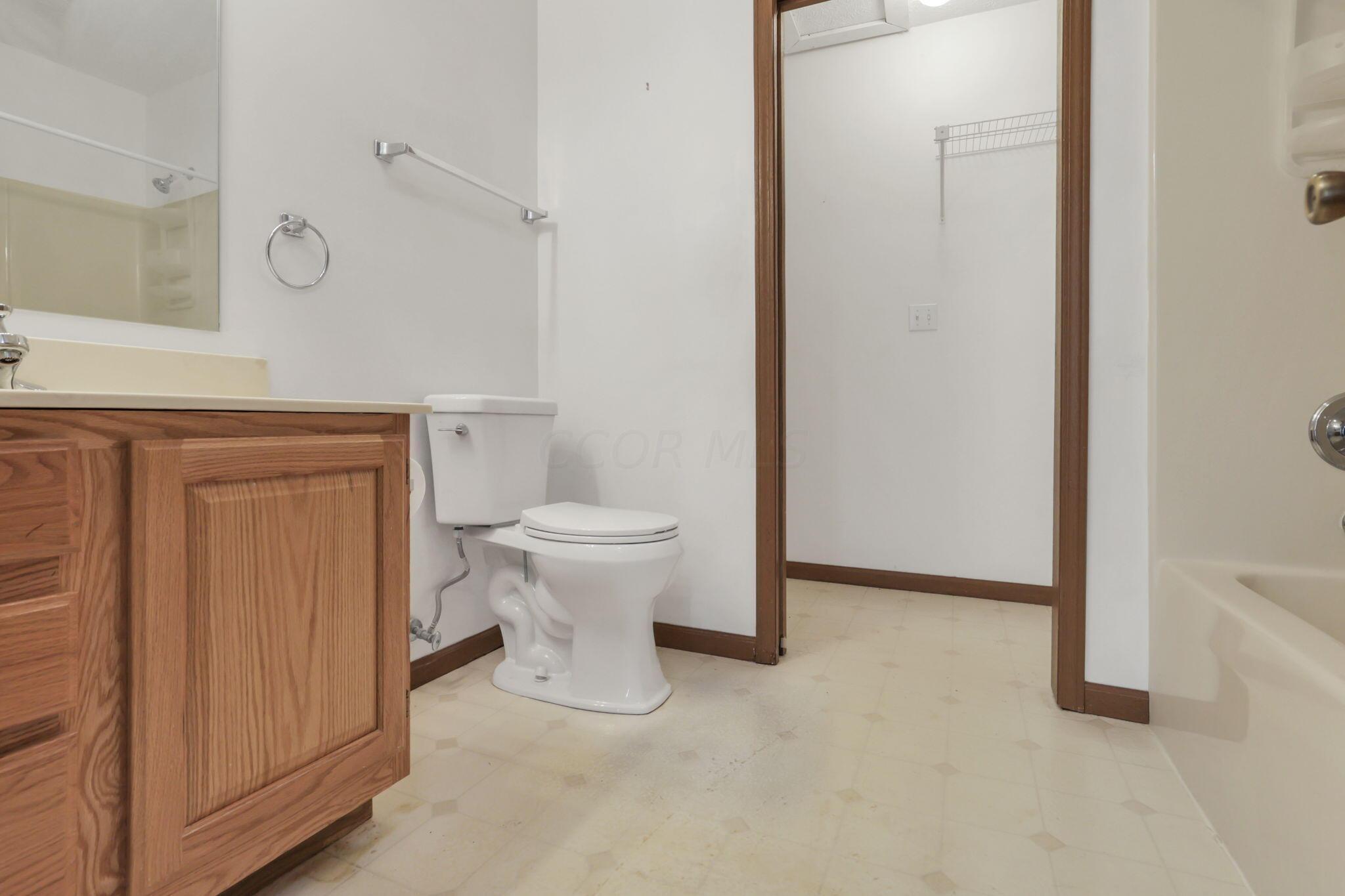 265 Goose Pond Road, Unit B Newark, OH 43055 - Photo 22 of 37 Full bath