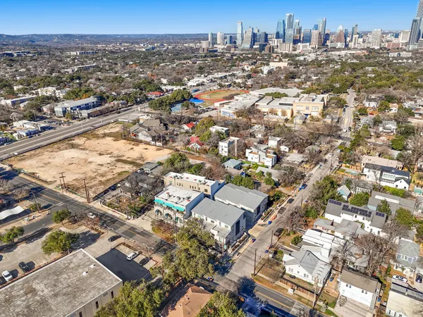 $900,000 | 206 East Live Oak Street, Unit C, Austin, TX 78704