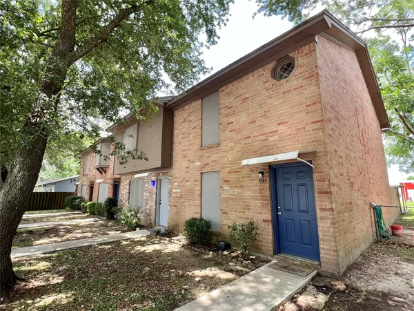 $625,000 | 1031-1037 North Chenango Street, Angleton, TX 77515